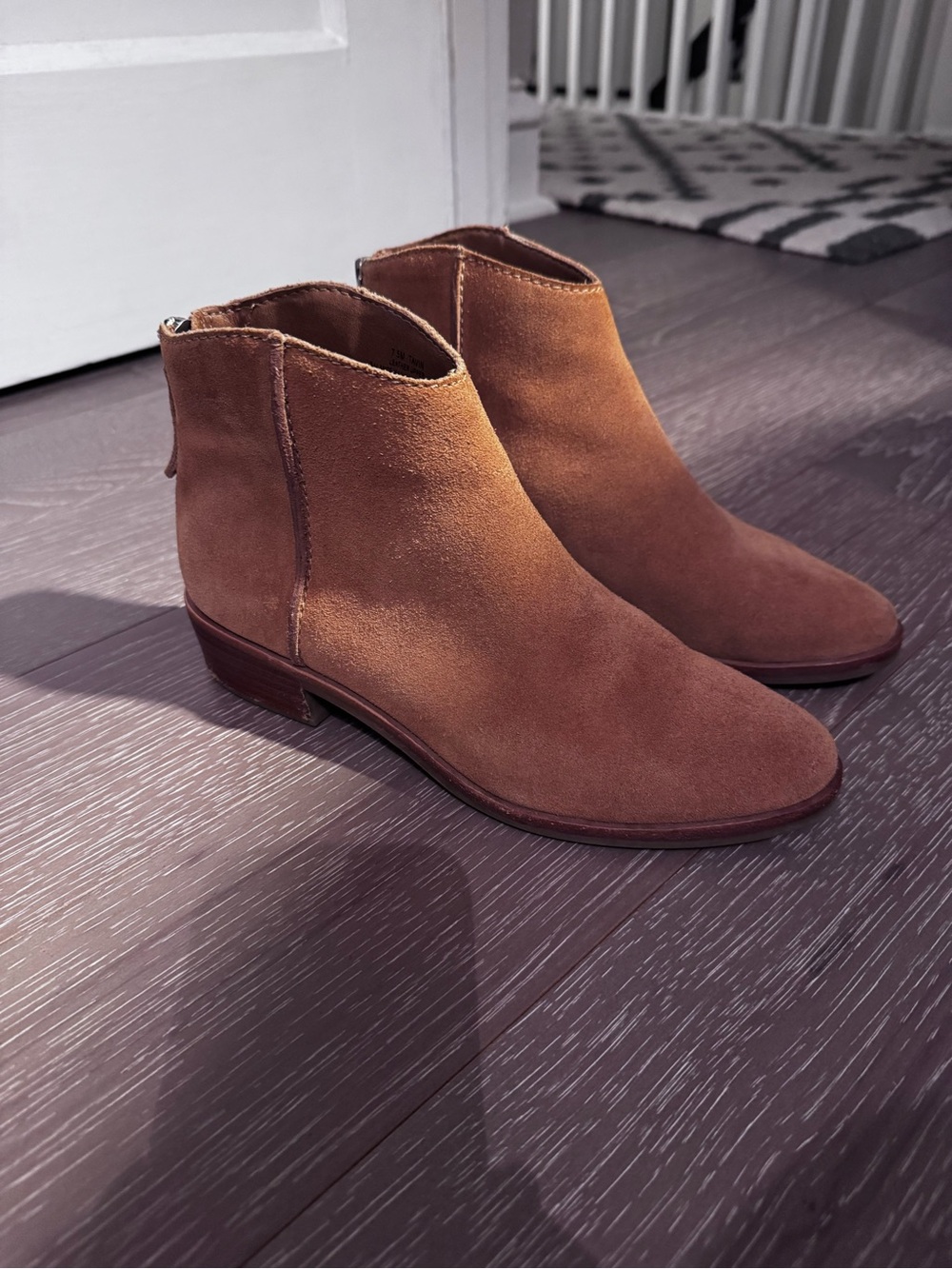 Dolce Vita Tavin Women Sz 7.5 Tan Suede Booties Ankle Boots Back Zipper
